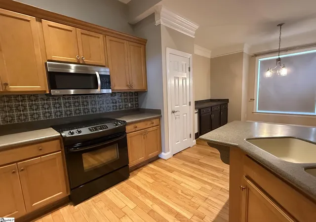 Photo 4 of Single family home for sale at 2 Windmill Wy, Greenville, SC 29615 | MLS# 1602285 | Listing updated on 2026-09-15