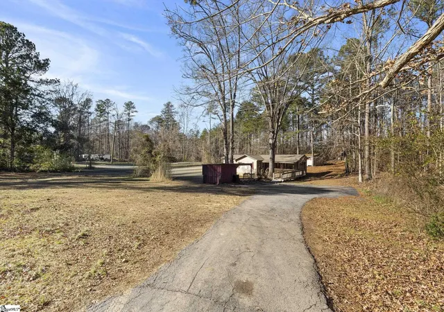 Photo 3 of Manufactured home for sale at 2728 Indian Mound Rd, Laurens, SC 29360 | MLS# 1600997 | Listing updated on 2026-09-11