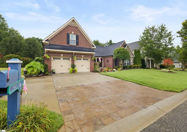 Photo 2 of Single family home for sale at 197 Colfax Dr, Boiling Springs, SC 29316 | MLS# 1598424 | Listing updated on 2026-08-07
