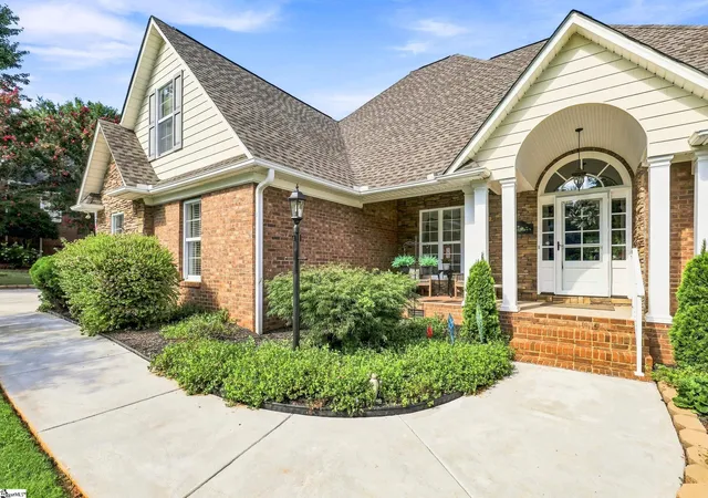 Photo 2 of Single family home for sale at 817 Indian Trail Run, Inman, SC 29349 | MLS# 1601411 | Listing updated on 2026-08-27