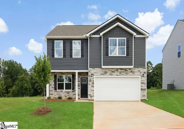 Photo 1 of Single family home for sale at 122 Depot Cir, Greenwood, SC 29646 | MLS# 1587656 | Listing updated on 2026-08-27