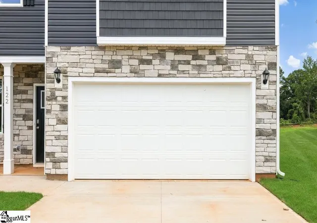 Photo 3 of Single family home for sale at 122 Depot Cir, Greenwood, SC 29646 | MLS# 1587656 | Listing updated on 2026-08-27