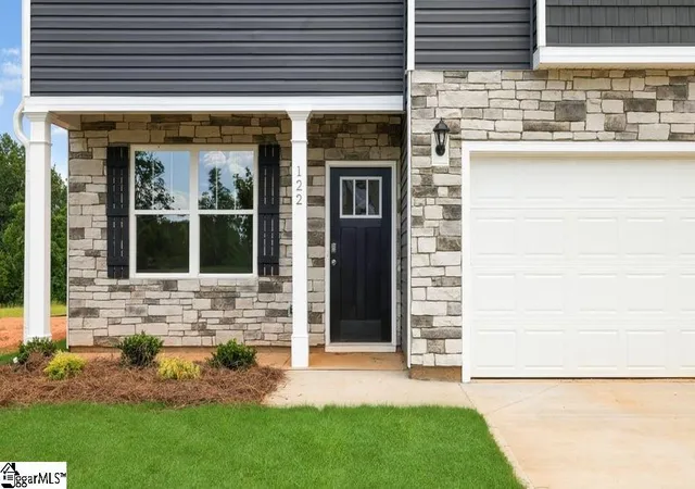 Photo 3 of Single family home for sale at 122 Depot Cir, Greenwood, SC 29646 | MLS# 1587656 | Listing updated on 2026-08-27