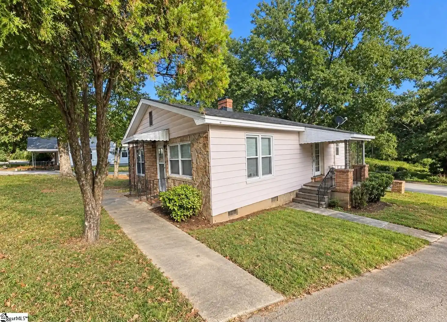 Photo 1 of Sale Pending at 2819 Anderson Rd, Greenville, SC 29611 | MLS# 1606863 | Listing updated on 2026-10-20