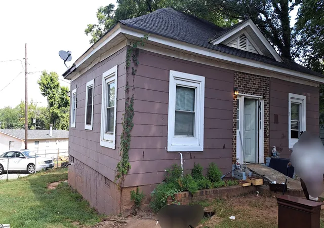 Photo 3 of Single family home for sale at 2 C St, Greenville, SC 29611 | MLS# 1573013 | Listing updated on 2026-08-27