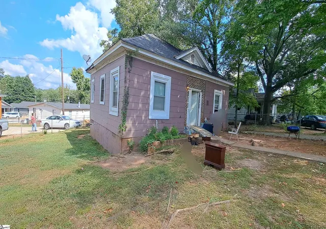 Photo 3 of Single family home for sale at 2 C St, Greenville, SC 29611 | MLS# 1573013 | Listing updated on 2026-08-27