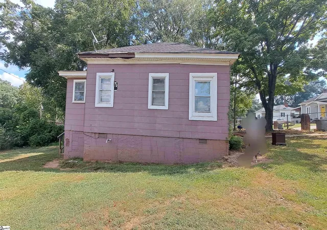 Photo 4 of Single family home for sale at 2 C St, Greenville, SC 29611 | MLS# 1573013 | Listing updated on 2026-08-27