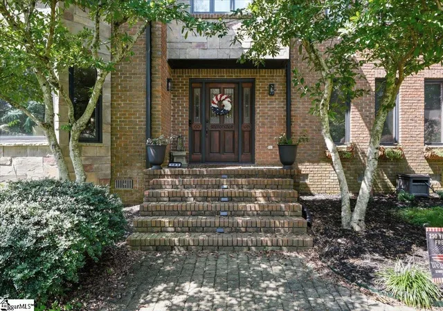 Photo 3 of Single family home for sale at 105 Sugar Hill Ct, Simpsonville, SC 29681 | MLS# 1601025 | Listing updated on 2026-09-05