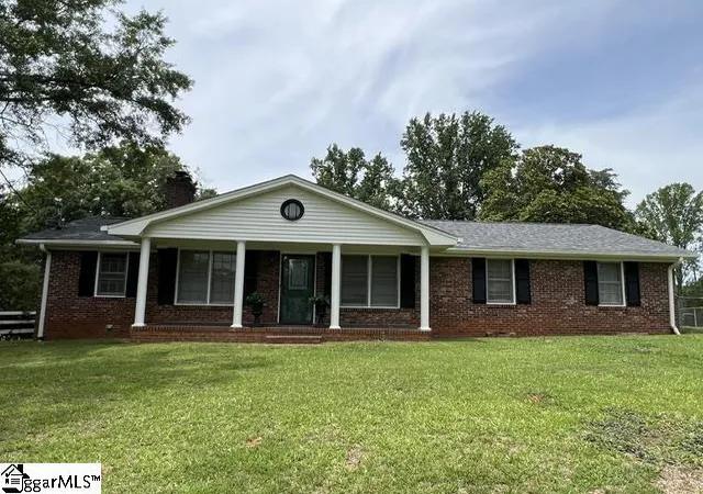 Photo 1 of Single family home for sale at 5 Green Leaf Dr, Greenville, SC 29617 | MLS# 1596294 | Listing updated on 2026-09-16