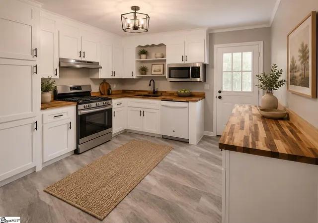 Photo 4 of Single family home for sale at 5 Green Leaf Dr, Greenville, SC 29617 | MLS# 1596294 | Listing updated on 2026-09-16