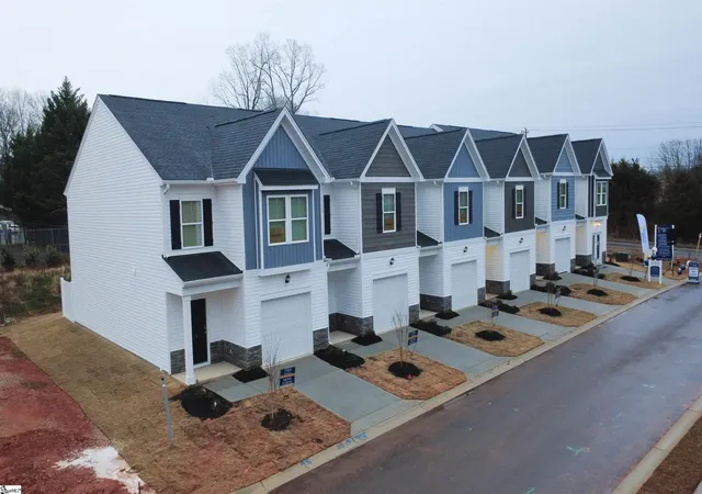 Photo 3 of Condo for sale at 8 Stoneview Wy, Taylors, SC 29687 | MLS# 1592984 | Listing updated on 2026-10-19