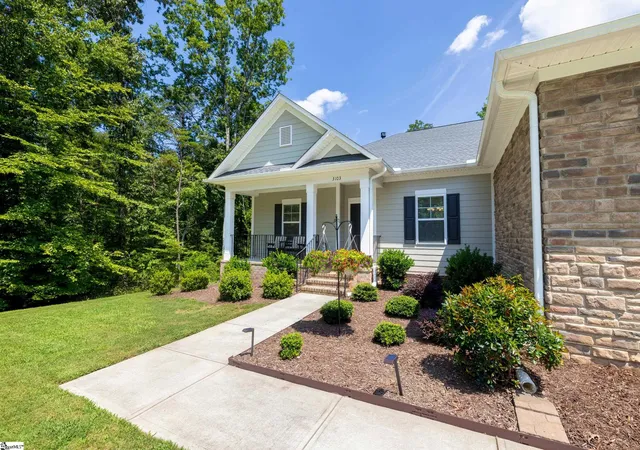 Photo 3 of Single family home for sale at 3103 Chatham Dr, Seneca, SC 29678 | MLS# 1599540 | Listing updated on 2026-09-10