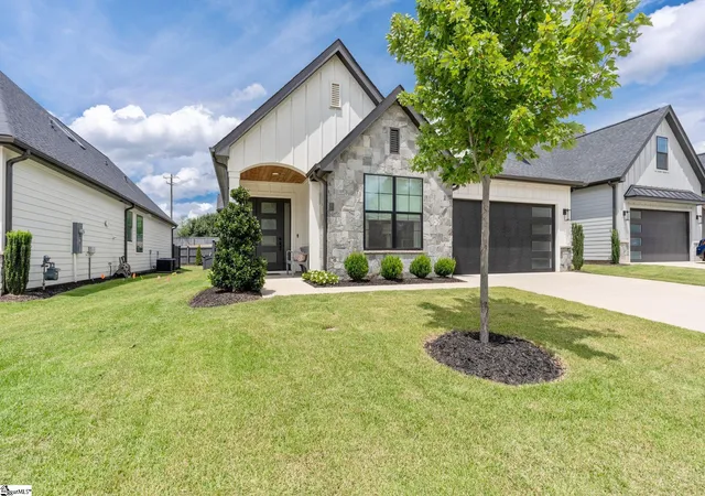 Photo 3 of Single family home for sale at 312 Bonnell Rd, Simpsonville, SC 29681 | MLS# 1601086 | Listing updated on 2026-08-26