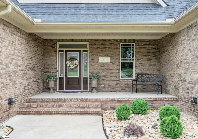 Photo 3 of Single family home for sale at 922 Wax Myrtle Ct, Greer, SC 29651 | MLS# 1593686 | Listing updated on 2026-09-30