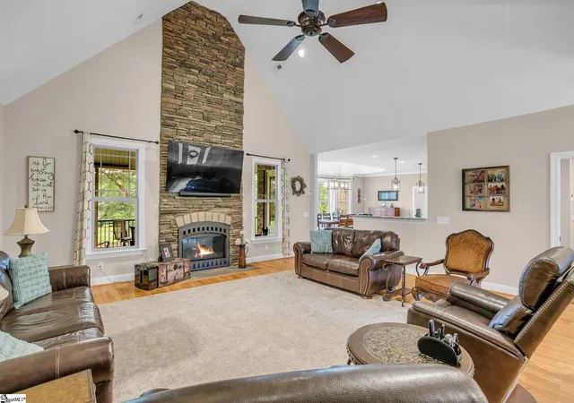 Photo 4 of Single family home for sale at 922 Wax Myrtle Ct, Greer, SC 29651 | MLS# 1593686 | Listing updated on 2026-09-30