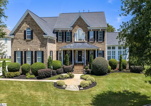 Photo 3 of Single family home for sale at 8 Scotts Bluff Dr, Simpsonville, SC 29681 | MLS# 1601998 | Listing updated on 2026-09-08