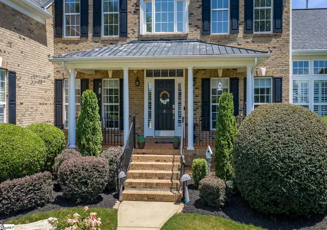 Photo 4 of Single family home for sale at 8 Scotts Bluff Dr, Simpsonville, SC 29681 | MLS# 1601998 | Listing updated on 2026-09-08