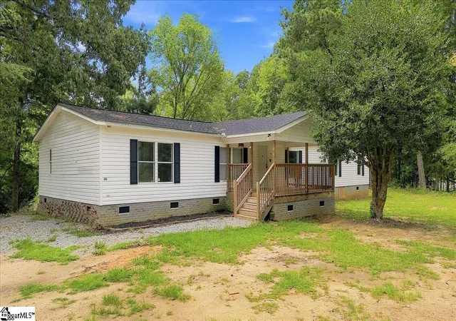 Photo 3 of Manufactured home for sale at 261 Coleman Rd, Clinton, SC 29325 | MLS# 1602101 | Listing updated on 2026-08-27