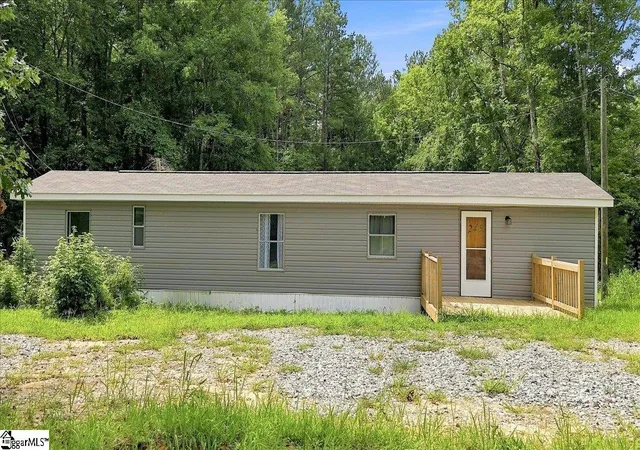 Photo 4 of Manufactured home for sale at 261 Coleman Rd, Clinton, SC 29325 | MLS# 1602101 | Listing updated on 2026-08-27