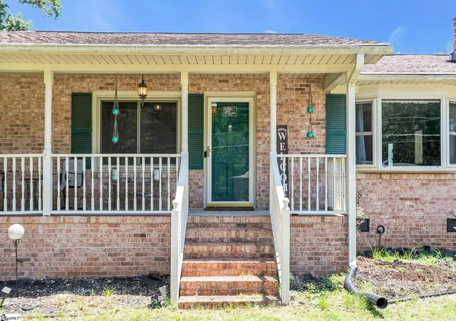Photo 2 of Single family home for sale at 18 Konnarock Cir, Greenville, SC 29617 | MLS# 1598566 | Listing updated on 2026-09-14