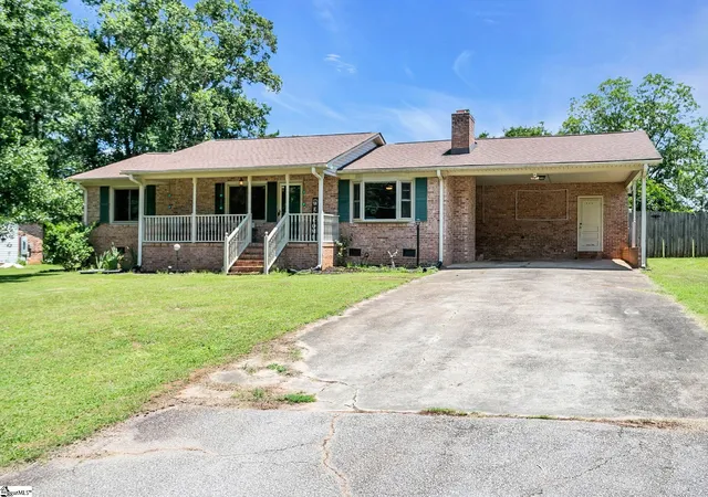 Photo 3 of Single family home for sale at 18 Konnarock Cir, Greenville, SC 29617 | MLS# 1598566 | Listing updated on 2026-09-14