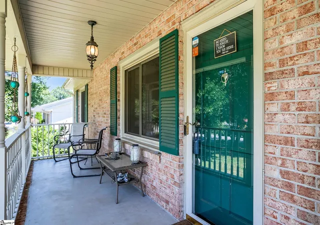 Photo 3 of Single family home for sale at 18 Konnarock Cir, Greenville, SC 29617 | MLS# 1598566 | Listing updated on 2026-09-14