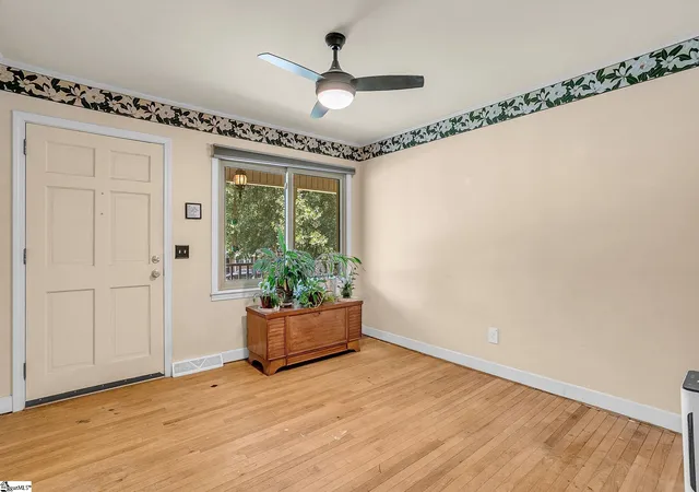 Photo 4 of Single family home for sale at 18 Konnarock Cir, Greenville, SC 29617 | MLS# 1598566 | Listing updated on 2026-09-14