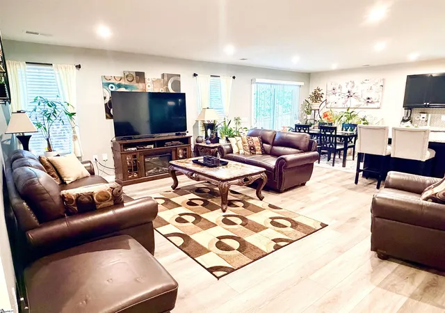 Photo 2 of Single family home for sale at 38 Timberline Dr, Greenville, SC 29615 | MLS# 1602529 | Listing updated on 2026-09-08