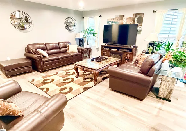 Photo 3 of Single family home for sale at 38 Timberline Dr, Greenville, SC 29615 | MLS# 1602529 | Listing updated on 2026-09-08