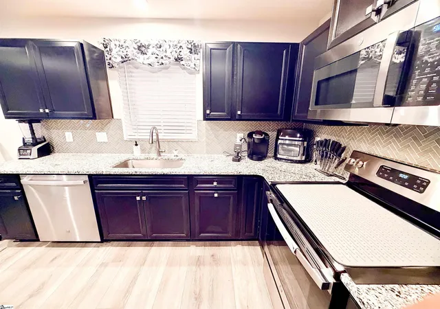 Photo 3 of Single family home for sale at 38 Timberline Dr, Greenville, SC 29615 | MLS# 1602529 | Listing updated on 2026-09-08
