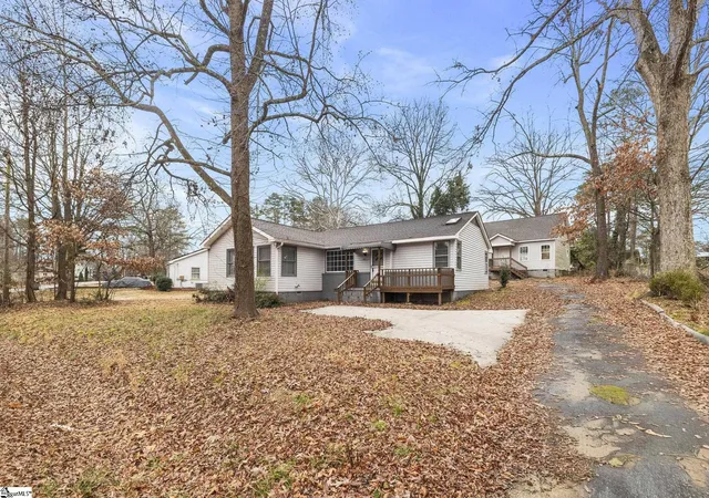 Photo 2 of Single family home for sale at 119 Sutton Dr, Taylors, SC 29687 | MLS# 1587055 | Listing updated on 2026-09-24