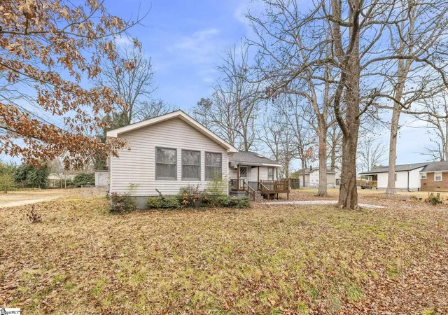 Photo 3 of Single family home for sale at 119 Sutton Dr, Taylors, SC 29687 | MLS# 1587055 | Listing updated on 2026-09-24