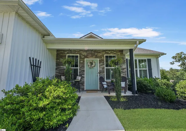 Photo 3 of Single family home for sale at 238 Inlet Pointe Dr, Anderson, SC 29625 | MLS# 1600883 | Listing updated on 2026-08-31