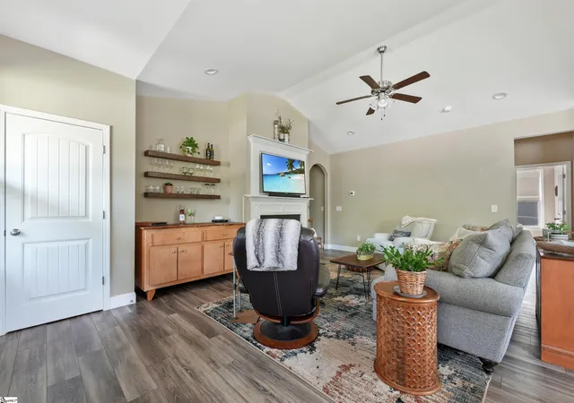 Photo 3 of Single family home for sale at 238 Inlet Pointe Dr, Anderson, SC 29625 | MLS# 1600883 | Listing updated on 2026-08-31