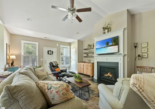 Photo 4 of Single family home for sale at 238 Inlet Pointe Dr, Anderson, SC 29625 | MLS# 1600883 | Listing updated on 2026-08-31