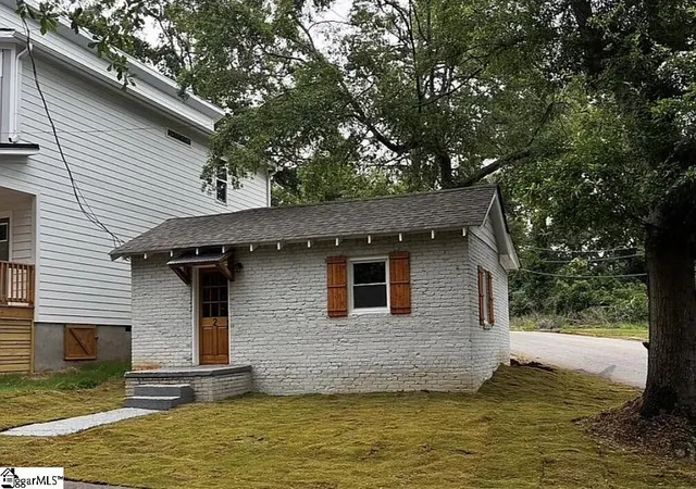 Photo 1 of Single family home for sale at 2 Brush St, Greenville, SC 29607 | MLS# 1599787 | Listing updated on 2026-08-04