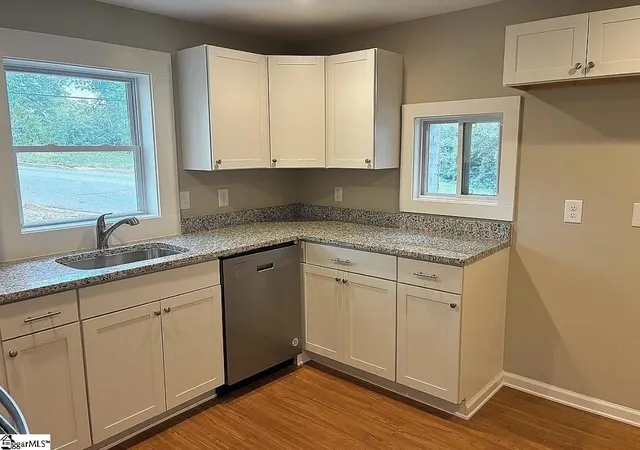 Photo 3 of Single family home for sale at 2 Brush St, Greenville, SC 29607 | MLS# 1599787 | Listing updated on 2026-09-18