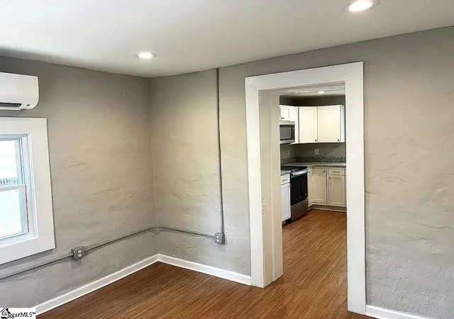 Photo 4 of Single family home for sale at 2 Brush St, Greenville, SC 29607 | MLS# 1599787 | Listing updated on 2026-09-18