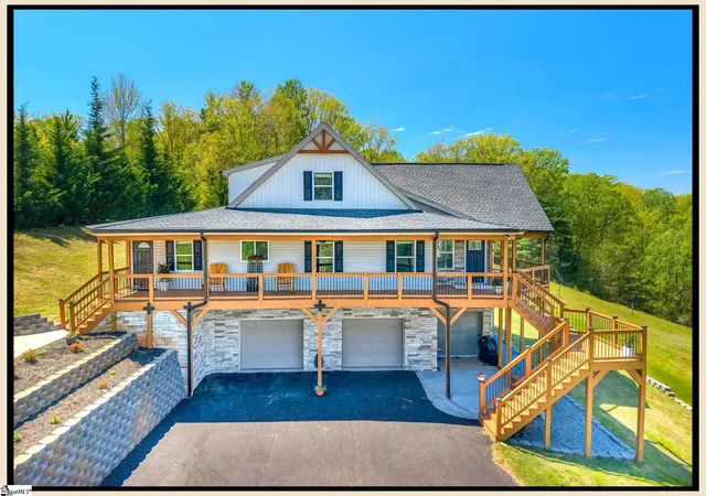 Homes for sale in Easley, SC | 3803 Dacusville Hwy, Easley, SC 29640 | MLS# 1588732