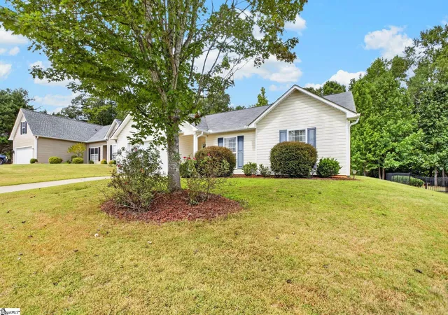 Photo 3 of Single family home for sale at 136 Fledgling Wy, Easley, SC 29642 | MLS# 1602319 | Listing updated on 2026-09-13
