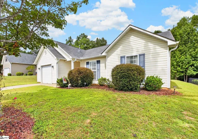 Photo 3 of Single family home for sale at 136 Fledgling Wy, Easley, SC 29642 | MLS# 1602319 | Listing updated on 2026-09-13