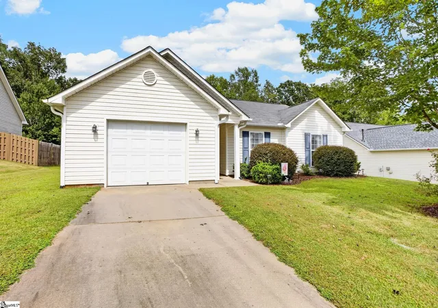 Photo 4 of Single family home for sale at 136 Fledgling Wy, Easley, SC 29642 | MLS# 1602319 | Listing updated on 2026-09-13