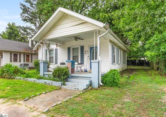 Photo 1 of Single family home for sale at 103 Florence St, Clinton, SC 29325 | MLS# 1601457 | Listing updated on 2026-08-20