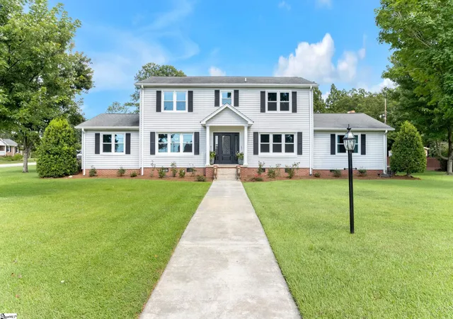 Photo 1 of Single family home for sale at 701 Chestnut St, Clinton, SC 29325 | MLS# 1601114 | Listing updated on 2026-08-28