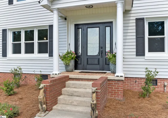 Photo 3 of Single family home for sale at 701 Chestnut St, Clinton, SC 29325 | MLS# 1601114 | Listing updated on 2026-08-28