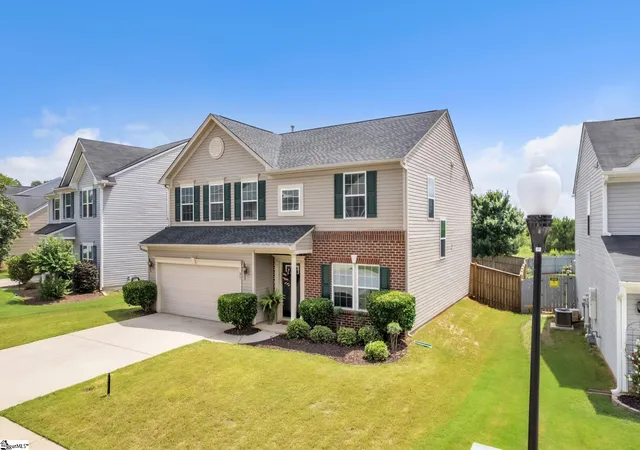 Photo 2 of Single family home for sale at 31 Granite Ln, Greenville, SC 29607 | MLS# 1598615 | Listing updated on 2026-09-01