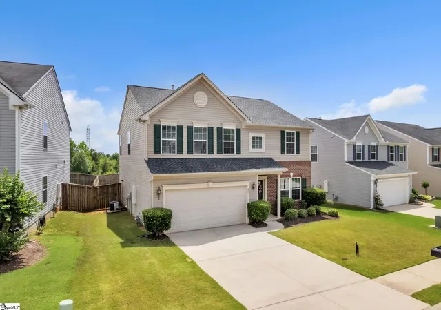 Photo 3 of Single family home for sale at 31 Granite Ln, Greenville, SC 29607 | MLS# 1598615 | Listing updated on 2026-09-01