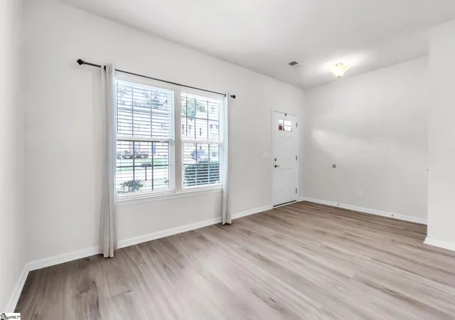 Photo 4 of Single family home for sale at 31 Granite Ln, Greenville, SC 29607 | MLS# 1598615 | Listing updated on 2026-09-01