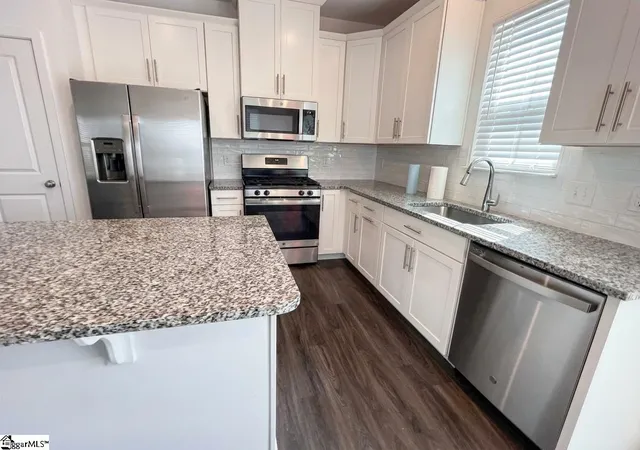 Photo 3 of Townhouse for sale at 530 Huntingdale Pl, Simpsonville, SC 29681 | MLS# 1590932 | Listing updated on 2026-08-10