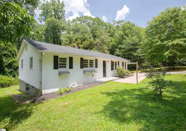 Homes for sale in Spartanburg, SC | 640 Humphrey St, Spartanburg, SC 29301 | MLS# 1596701